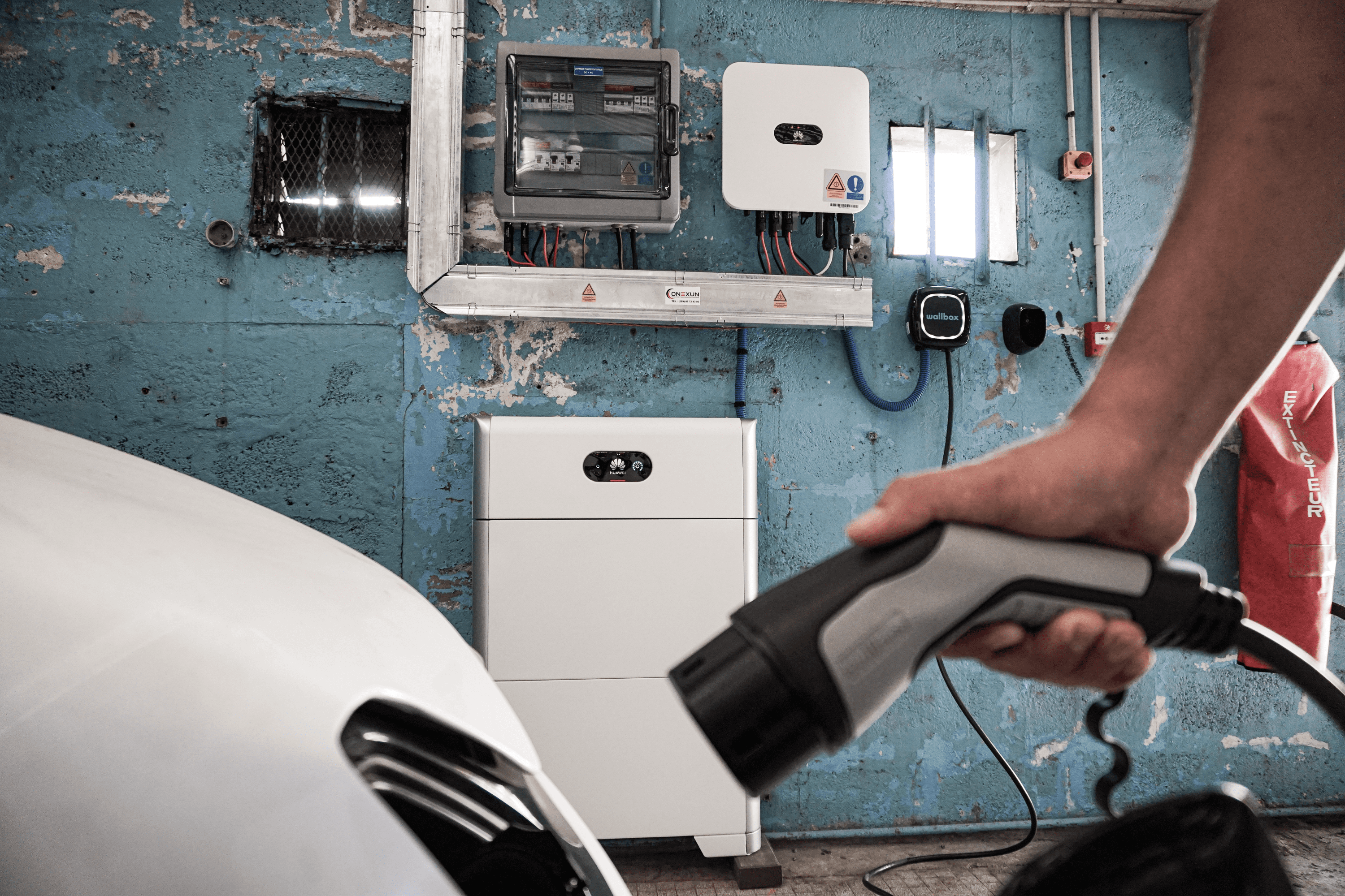 Centrale Huawei hybride pour charger un véhicule